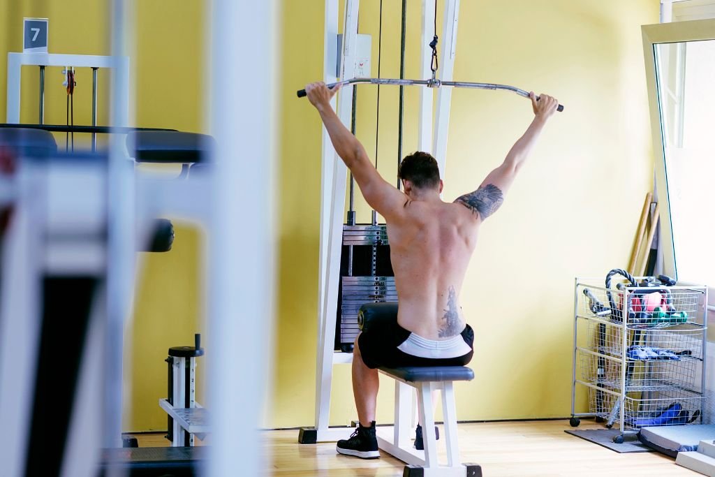 Lat Pulldown Machine
